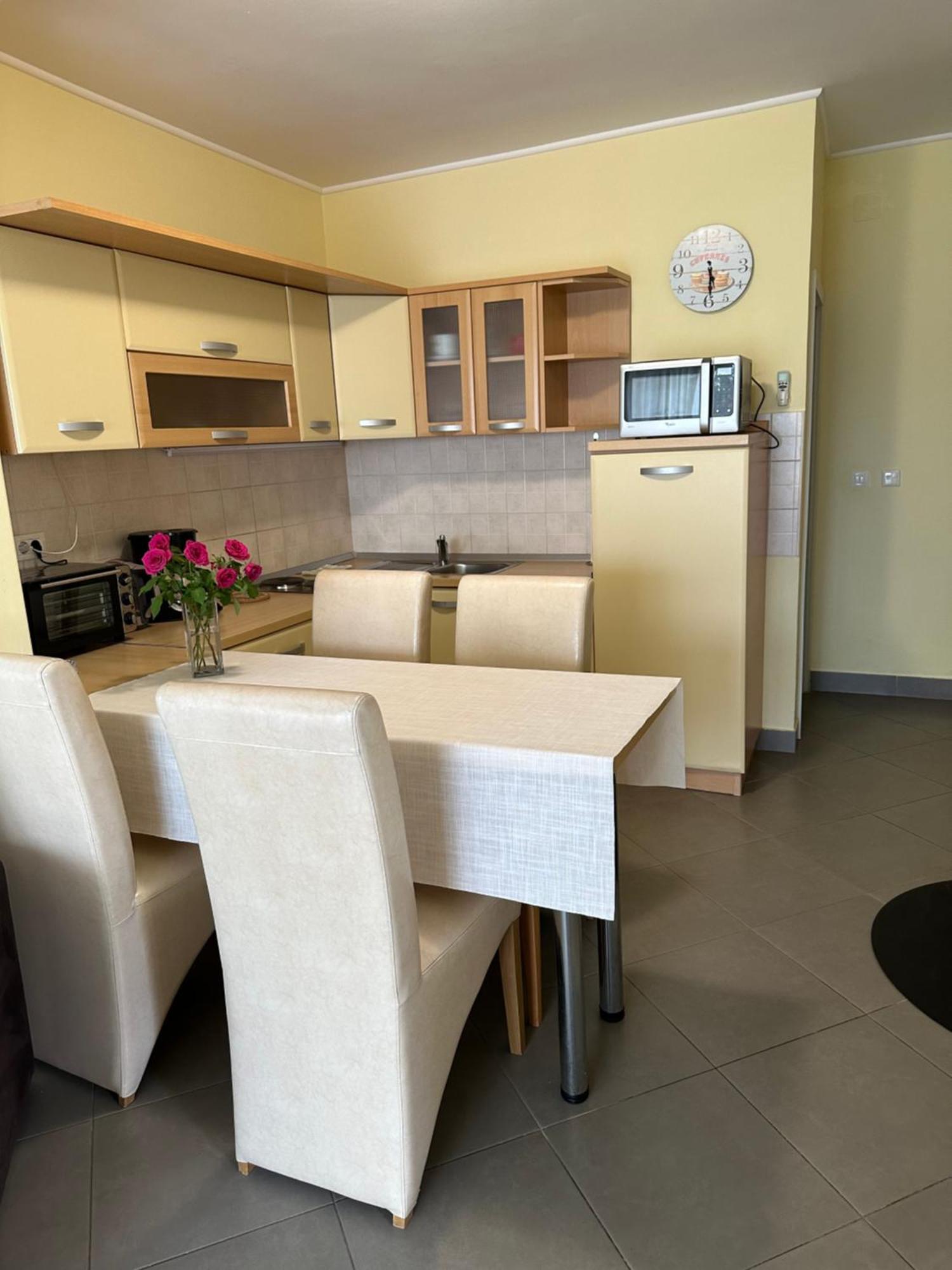 Spacious 1 Bedroom 4 Star Apartment, Mlini Exterior foto