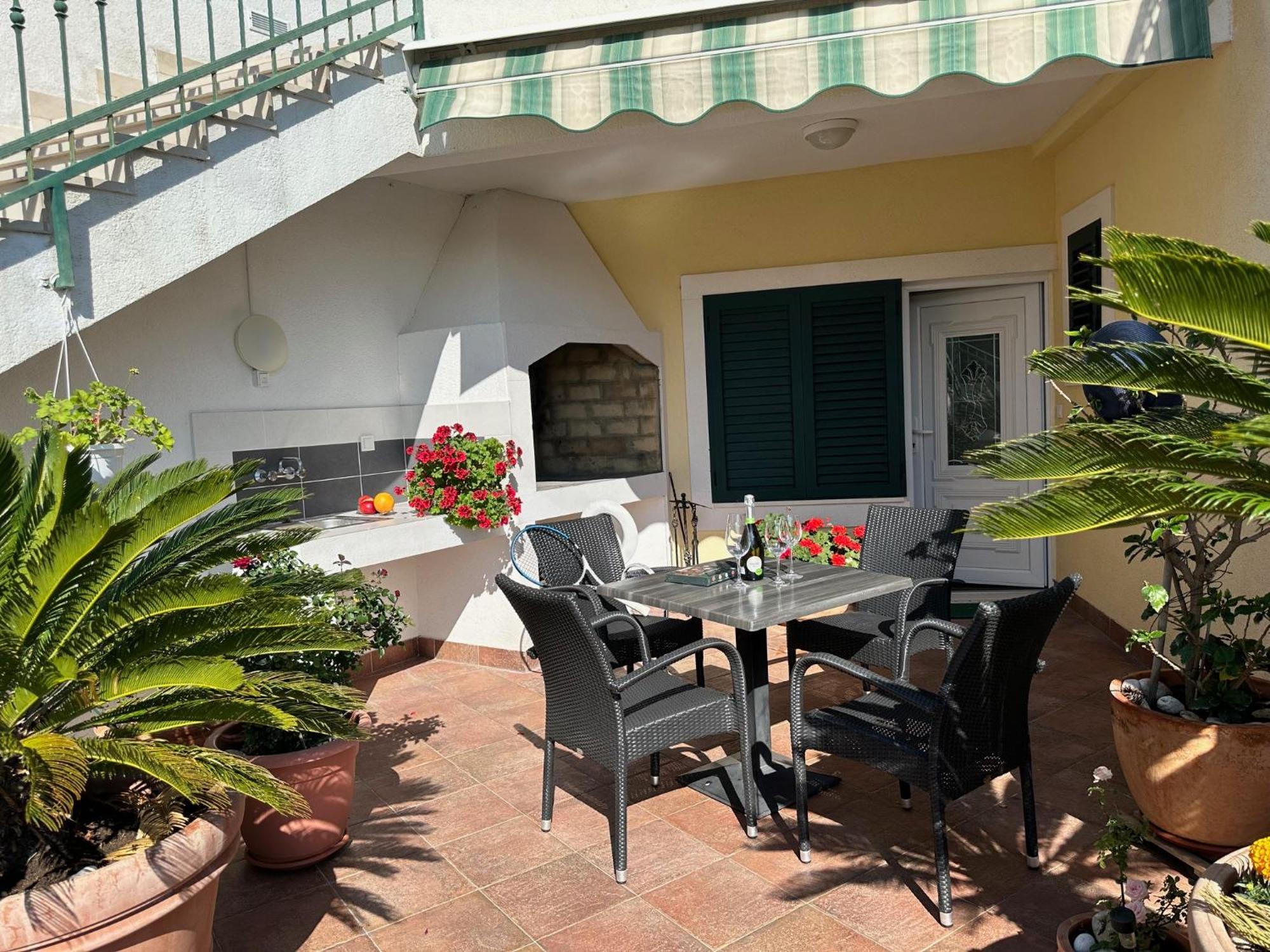 Spacious 1 Bedroom 4 Star Apartment, Mlini Exterior foto